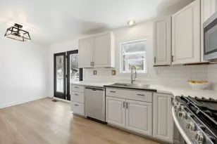 160 Galewood Dr, Bolingbrook, IL 60440 - Photo 4