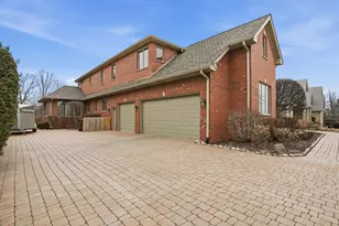8032 Kirkcaldy Ct, Palos Heights, IL 60463 - Photo 4
