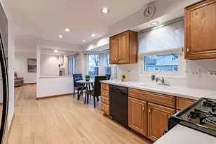 1265 Devonshire Rd, Buffalo Grove, IL 60089 - Photo 14