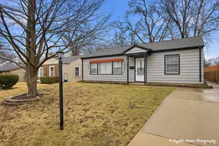 127 S Hawthorne Blvd, Mundelein, IL 60060 - Photo 2