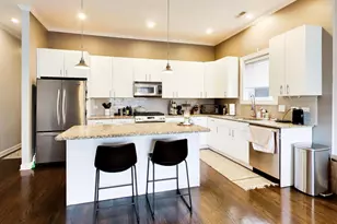 663 W Barry Ave, Chicago, IL 60657 - Photo 10