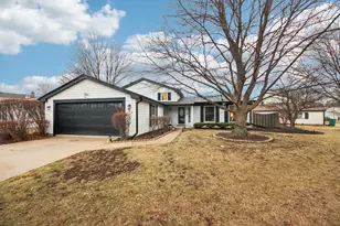 782 Lehigh Ln, Buffalo Grove, IL 60089 - Photo 2