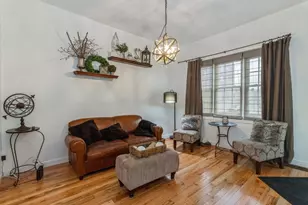 2459 N Clybourn Ave, Chicago, IL 60614 - Photo 2