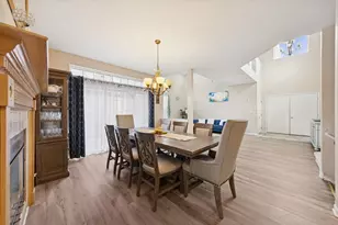 1618 Astor Ave, Oakbrook Terrace, IL 60181 - Photo 4