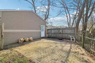 611 Golfview Dr, Round Lake Beach, IL 60073 - Photo 18