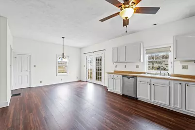 319 E Orleans Street, Paxton, IL 60957 - Photo 8