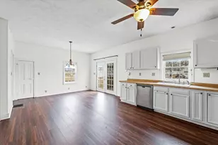 319 E Orleans St, Paxton, IL 60957 - Photo 8