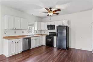 319 E Orleans St, Paxton, IL 60957 - Photo 10