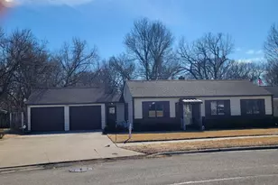 3618 15th Ave Ct, Moline, IL 61265 - Photo 2