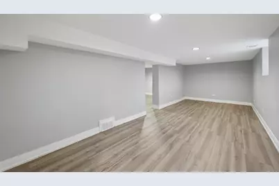 8224 S Saginaw Avenue, Chicago, IL 60617 - Photo 12