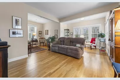 114 S Elm Street, Mount Prospect, IL 60056 - Photo 6