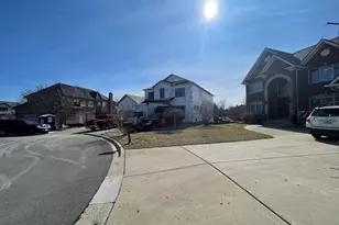 235 Plainfield Ct, Vernon Hills, IL 60061 - Photo 18