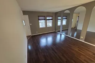 1514 Round Lake Dr, Round Lake Beach, IL 60073 - Photo 10