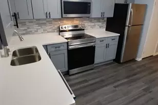 9460 Bay Colony Dr, Des Plaines, IL 60016 - Photo 4