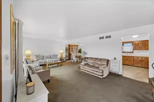 8845 Wheeler Dr, Orland Park, IL 60462 - Photo 4