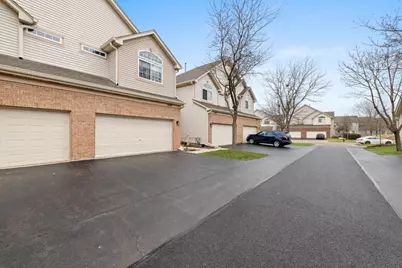 204 Southwicke Drive, Streamwood, IL 60107 - Photo 4