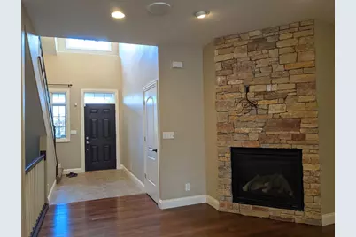 746-748 Gabriela Court, Rockford, IL 61108 - Photo 4