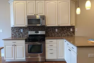 746-748 Gabriela Ct, Rockford, IL 61108 - Photo 6