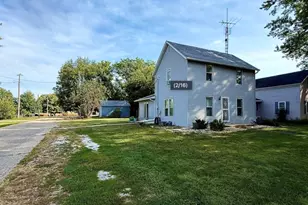 225 W 5th St, McNabb, IL 61335 - Photo 2