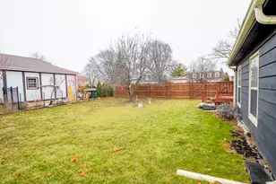 2433 S Shag Bark Trail, Arlington Heights, IL 60005 - Photo 16