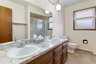 1726 Williamsburg Rd, Rockford, IL 61107 - Photo 22