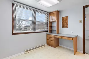 1726 Williamsburg Rd, Rockford, IL 61107 - Photo 8