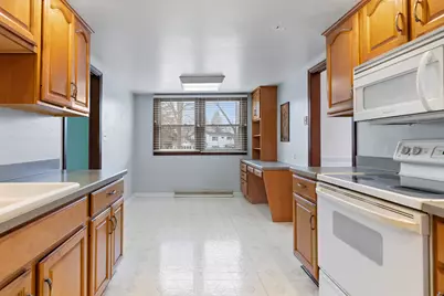 1726 Williamsburg Road, Rockford, IL 61107 - Photo 4