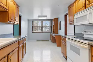 1726 Williamsburg Rd, Rockford, IL 61107 - Photo 4