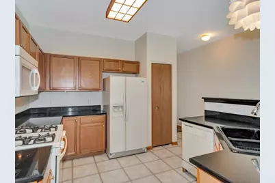 670 S Wellston Lane, Romeoville, IL 60446 - Photo 8