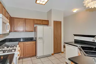 670 S Wellston Ln, Romeoville, IL 60446 - Photo 8