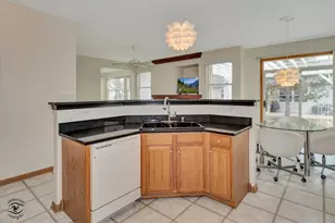 670 S Wellston Ln, Romeoville, IL 60446 - Photo 10