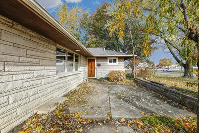 713 Lois Place, Joliet, IL 60435 - Photo 2