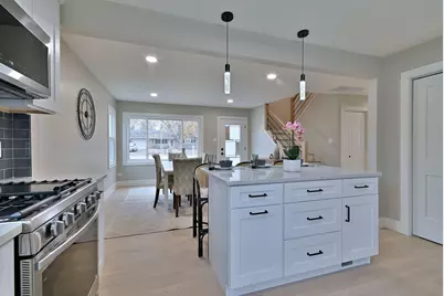 656 W Comstock Avenue, Elmhurst, IL 60126 - Photo 10