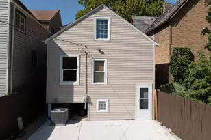 8117 S Burnham Ave, Chicago, IL 60617 - Photo 18