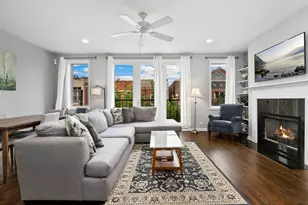 1927 W Belmont Ave, Chicago, IL 60657 - Photo 2