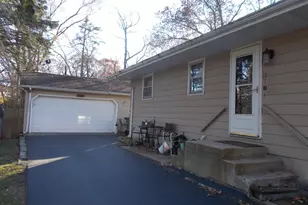 905 Winthrop Ct, Zion, IL 60099 - Photo 10