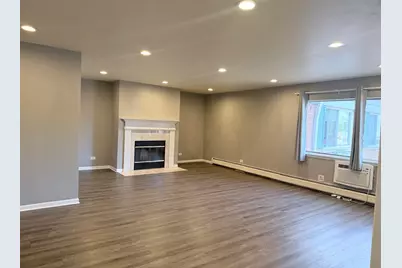 706 E Algonquin Road #204, Arlington Heights, IL 60005 - Photo 2