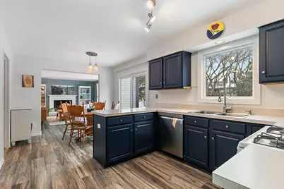 325 Stonegate Road, Algonquin, IL 60102 - Photo 6