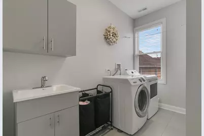 3239 Wesley Avenue, Berwyn, IL 60402 - Photo 18