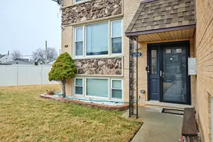 6780 W Forest Preserve Dr, Harwood Heights, IL 60706 - Photo 2