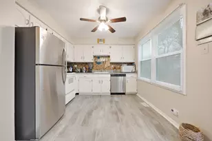 1803 Dumont Ln, Schaumburg, IL 60194 - Photo 8