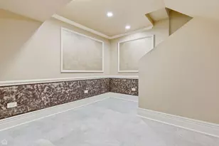 5614 N Campbell Ave, Chicago, IL 60659 - Photo 2