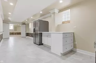 5614 N Campbell Ave, Chicago, IL 60659 - Photo 10