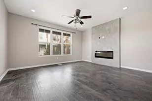 901 Times Square Dr, Aurora, IL 60504 - Photo 4