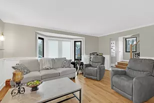 819 Albion Ave, Park Ridge, IL 60068 - Photo 4