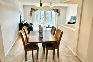 710 Creekside Dr, Mount Prospect, IL 60056 - Photo 2