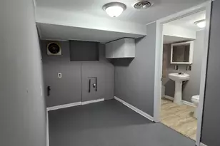 11250 S Parnell Ave, Chicago, IL 60628 - Photo 28