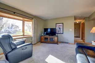 320 10th St, Fulton, IL 61252 - Photo 2