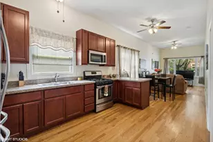 2759 W Francis Pl, Chicago, IL 60647 - Photo 8