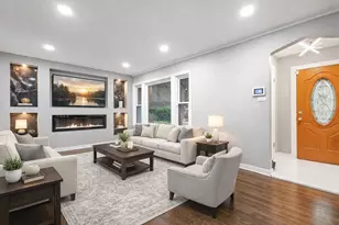 10231 S Rhodes Ave, Chicago, IL 60628 - Photo 2